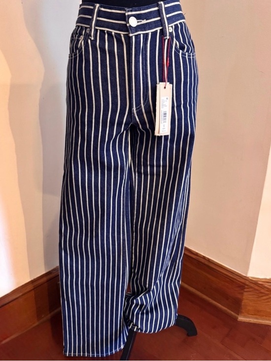 Alice + Olivia Pants - Alice + Olivia Stripe Wide-Leg
Pants